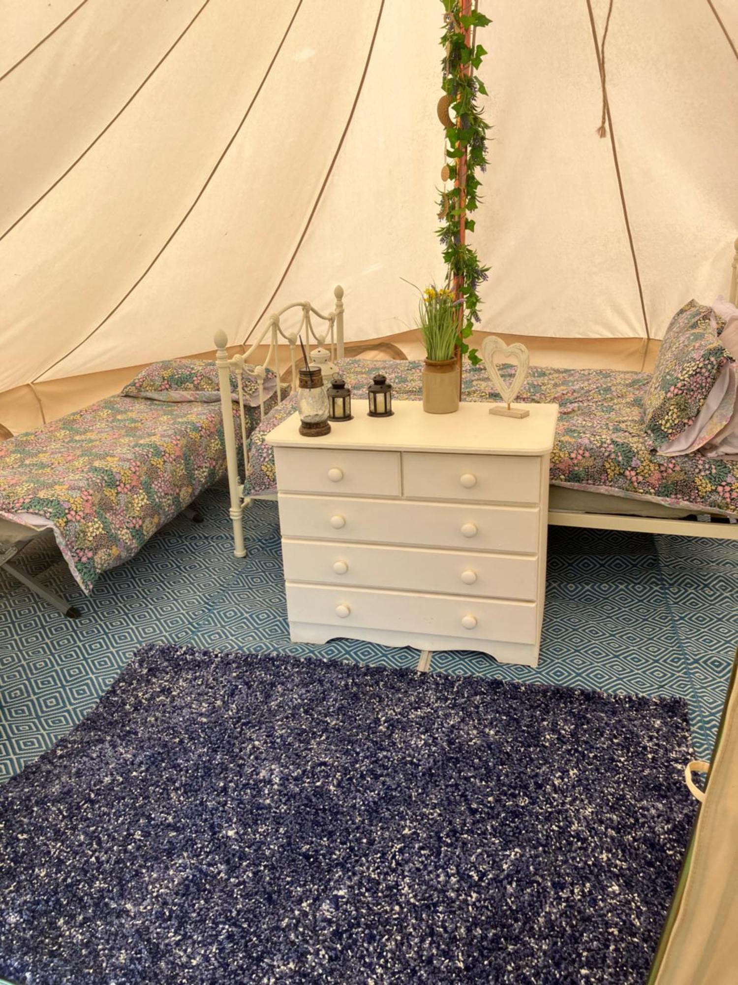 Luxury tent Sweet Knoll Bell Tent Peak Forest
